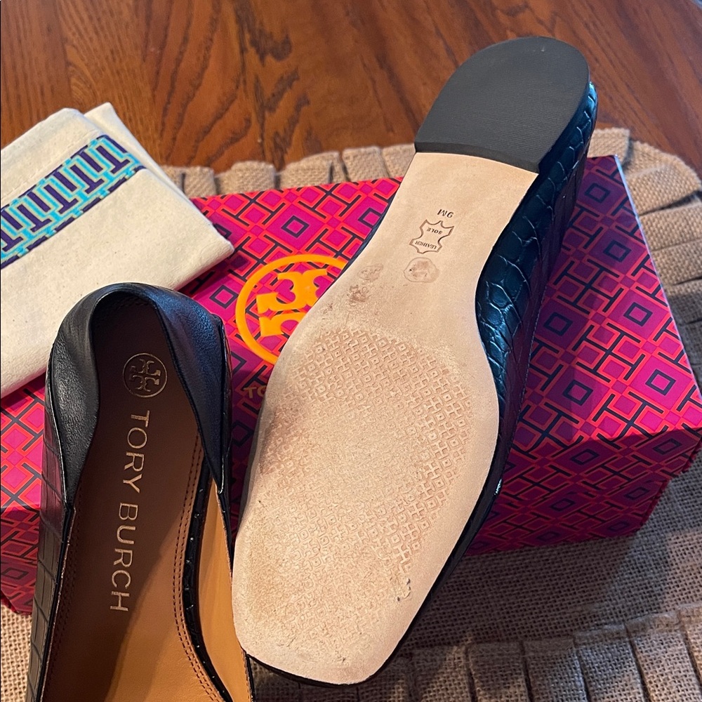Tory Burch Cocoa and Perf Black Loafers - Picture 4 of 7